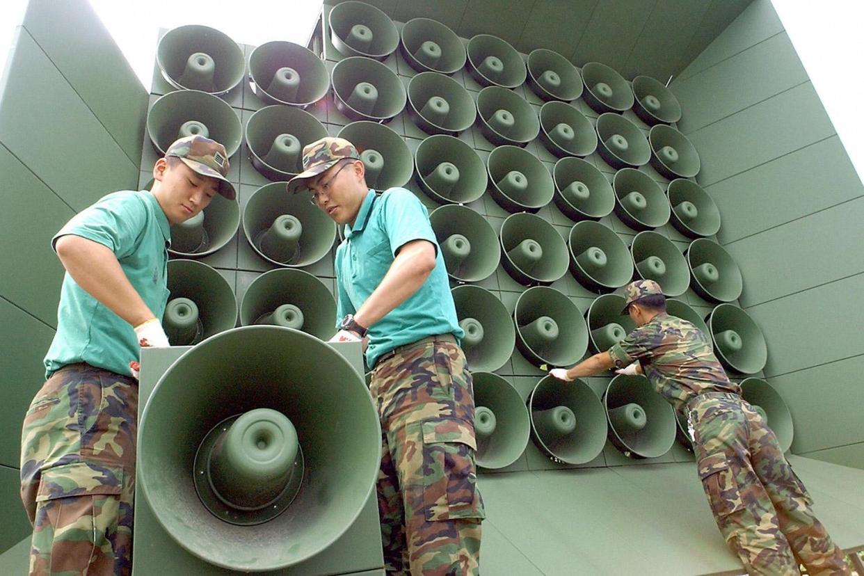 South Korean soldiera tear down a battery of propaganda loudspeakers along the border with North Korea in Paju on 16 June 2004. (KIM JAE-HWAN/AFP/Getty Images): AFP/Getty Images