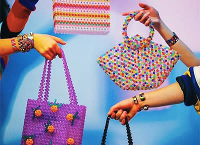 Shoulder bags from the 90s are revisiting the fashion industry