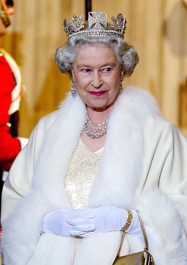 The Queen will not abdicate and hand over her crown to Prince Charles, a royal insider has said. Photo: Getty Images