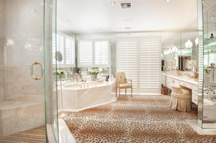 <p>This master bath – one of a pair – has a steam shower with French doors, plenty of mirrors and light, and a dressing table. (All photos via <a href="http://bit.ly/1OjQdjg" rel="nofollow noopener" target="_blank" data-ylk="slk:Concierge Auctions listing" class="link ">Concierge Auctions listing</a>)<br></p>