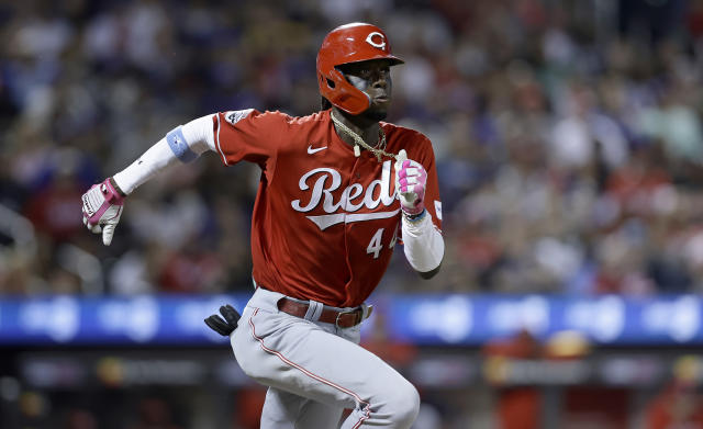 Reds score four runs in first inning to beat Mets