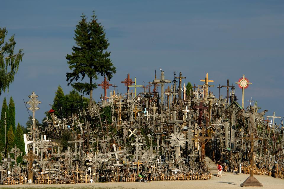 <h1 class="title">Hill of Crosses Pilgrimage site</h1><cite class="credit">Photo by Jeremy Horner. Image courtesy of Getty.</cite>