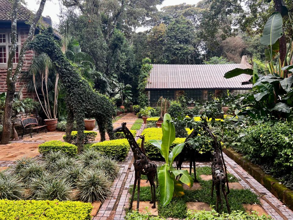 Giraffe-inspired landscaping at giraffe manor 