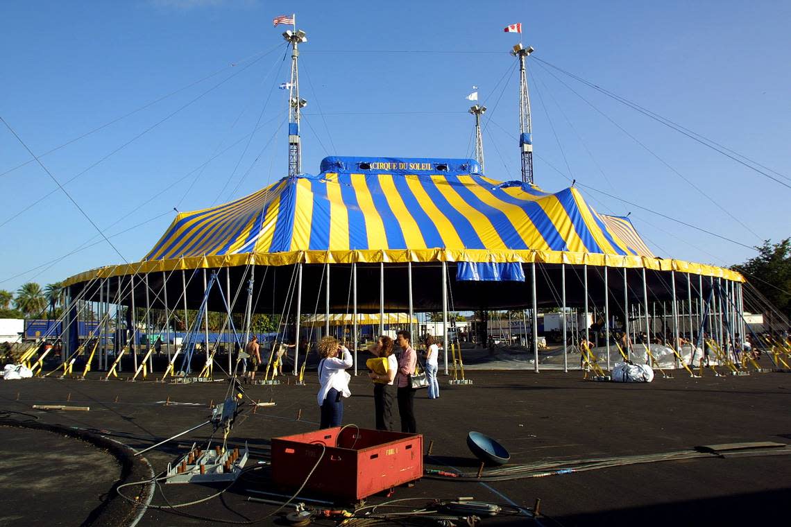 A crew of 80 people set up the huge tent in which Cirque du Soleil will perform in Bicentennial Park in 2001.