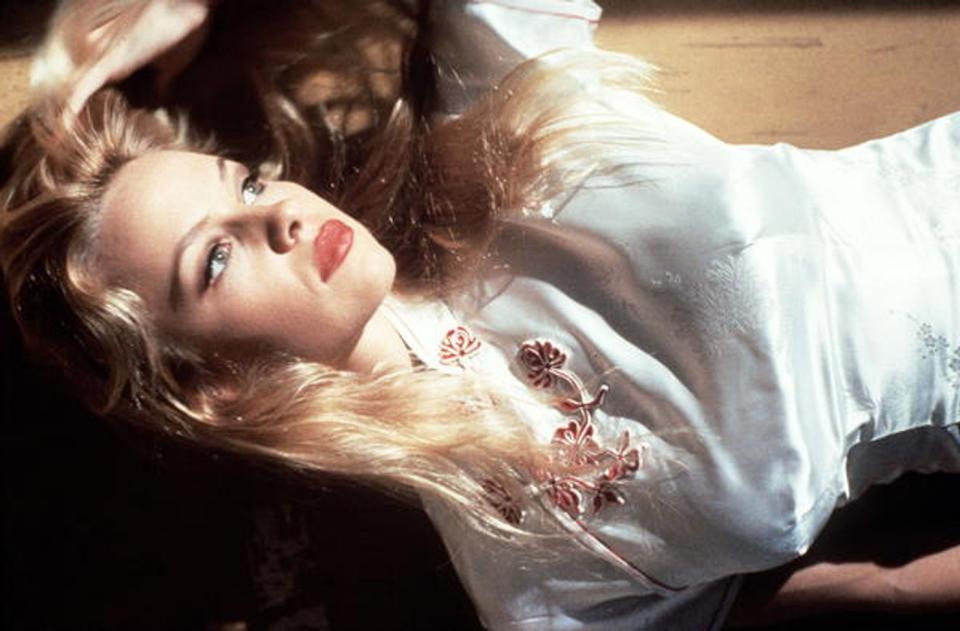 Auch auf die große Leinwand schaffte es Pamela Anderson - sogar in einer Hauptrolle: Der Psycho-Thriller "Snapdragon - Blutige Begierde" (1993) wurde mit dem Slogan "Schärfer als 'Basic Instinct'" beworben. Die meisten von Andersons Kino-Auftritten schrieben allerdings nicht unbedingt Filmgeschichte - mit einer Ausnahme vielleicht ... (Bild: Kinowelt)