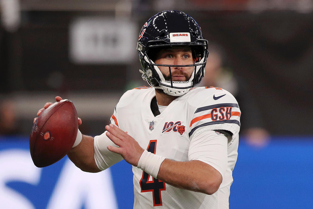 The WGN Radio Football Podcast: Justin Fields needs to be the Bears  starting quarterback moving forward