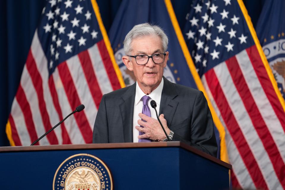 O presidente do Federal Reserve dos EUA, Jerome Powell, participa de uma entrevista coletiva em Washington, DC, EUA, em 20 de março de 2024. O Federal Reserve dos EUA deixou na quarta-feira as taxas de juros inalteradas em uma alta de 22 anos de 5,25% a 5,5% com as expectativas do consumidor Dados recentes indicam pressões inflacionistas contínuas.  (Foto de Liu Jie/Xinhua via Getty Images)