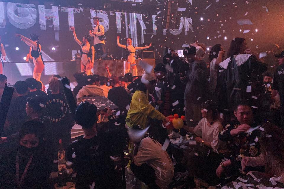 Así están las discotecas de Wuhan mientras Europa y EE.UU. agonizan en la tercera ola