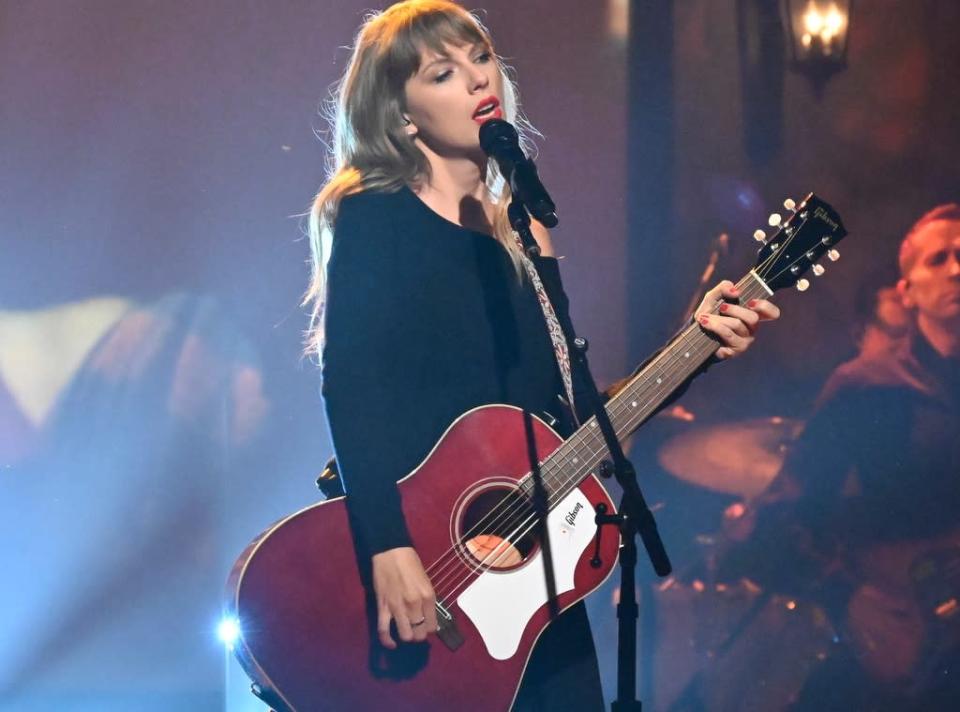 Taylor Swift, SNL, Performance