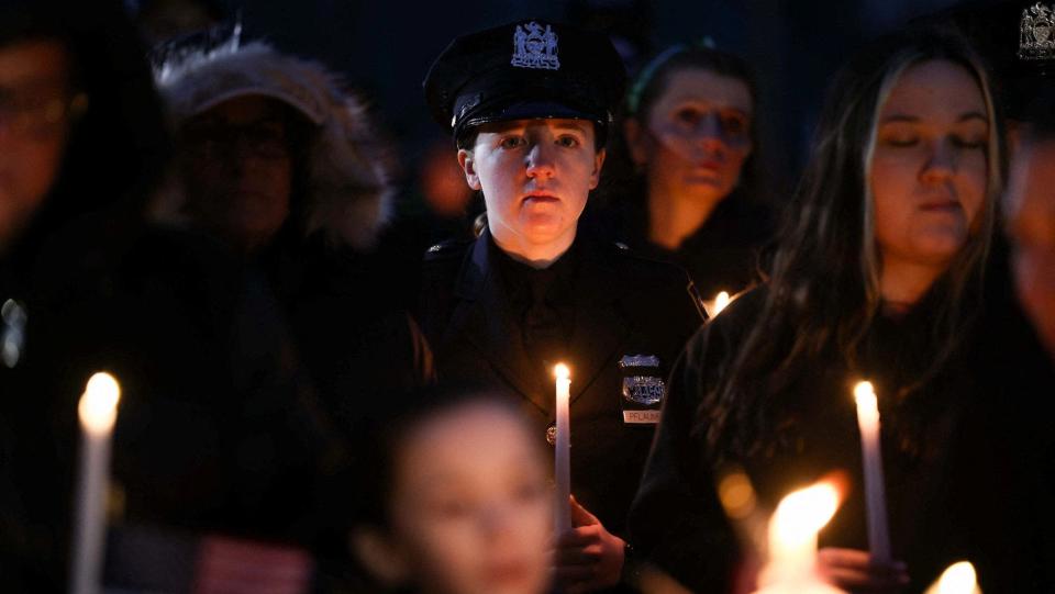 Candlelight vigil for late NYPD Officer Jonathan Diller, in Massapequa