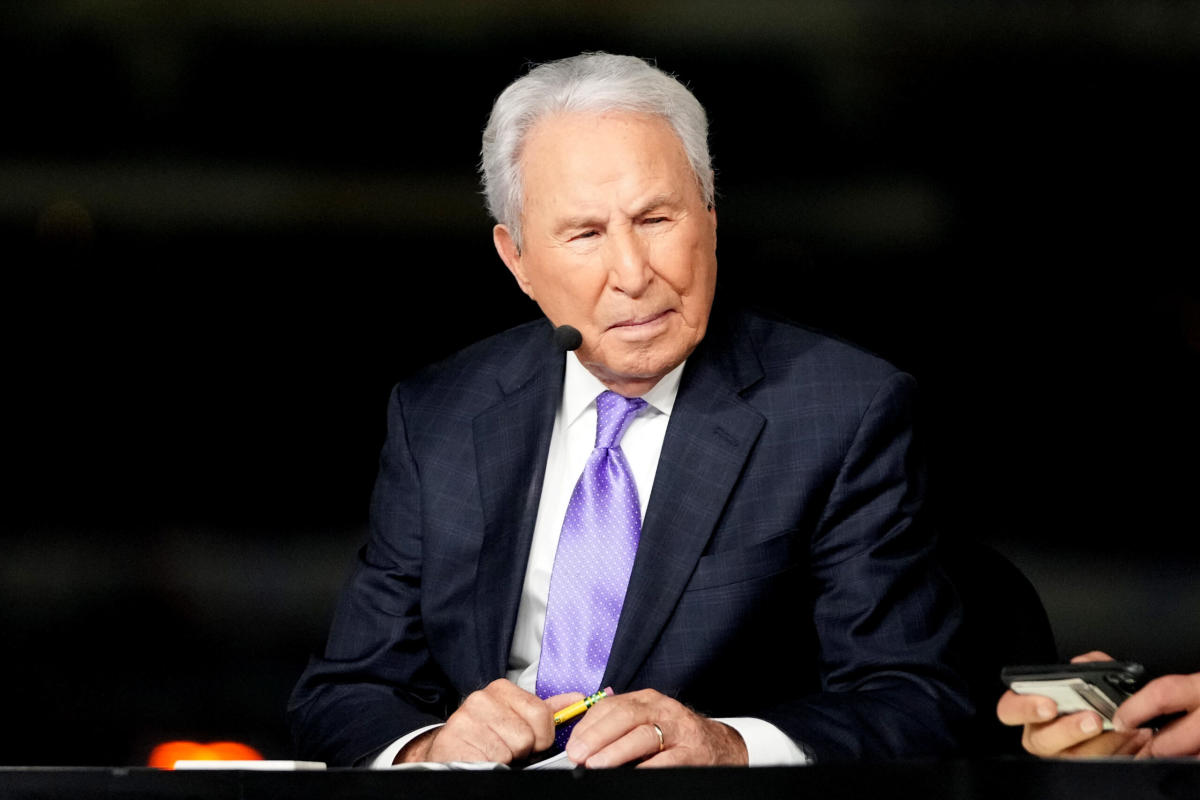 Lee Corso's headgear pick for North Carolina vs. South Carolina