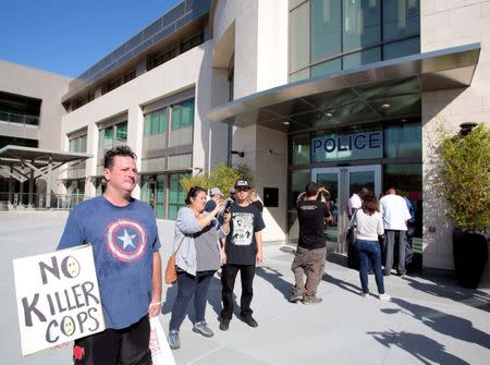 Protesters gather at the El Cajon Police Department headquarters to protest fatal shooting of an unarmed black man Tuesday by officers in El Cajon, California, U.S. September 28, 2016. REUTERS/Earnie Grafton