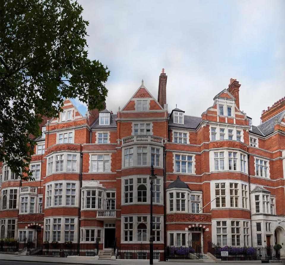 Matches building on 5 Carlos Place in Mayfair. 