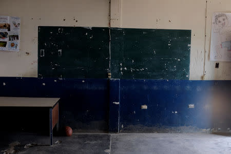 An empty desk is seen in a classroom on the first day of school, in Caucagua, Venezuela September 17, 2018. REUTERS/Marco Bello
