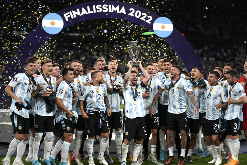 Argentina's Lionel Messi holds a trophy as he celebrates with his teammates after winning the Finalissima soccer match between Italy and Argentina at Wembley Stadium in London , Wednesday, June 1, 2022. Argentina won 3-0. (AP photo/Frank Augstein)