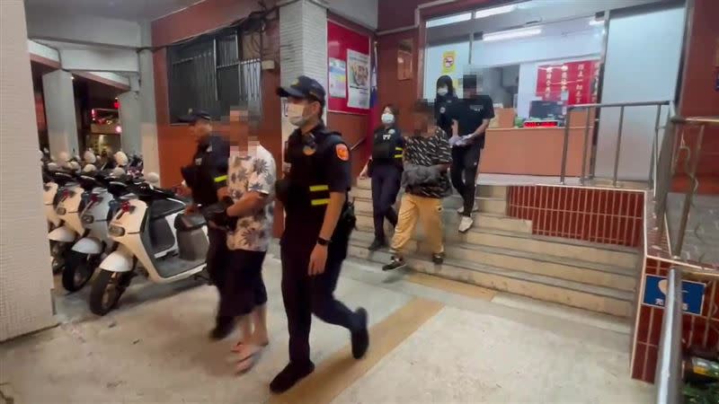 動手3名惡煞被警方移送法辦。（圖／翻攝畫面）