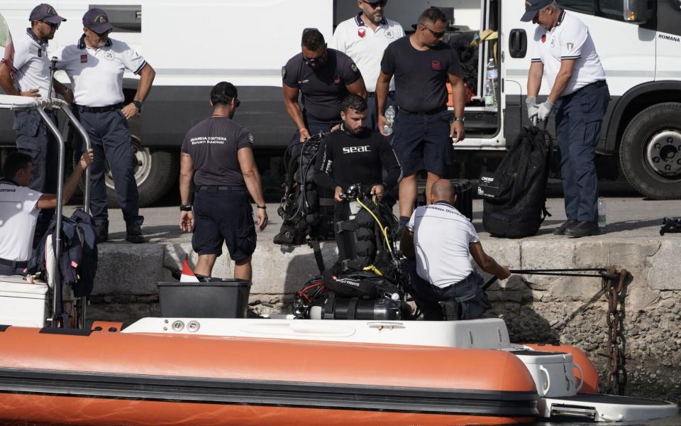 Rescue divers during search operations