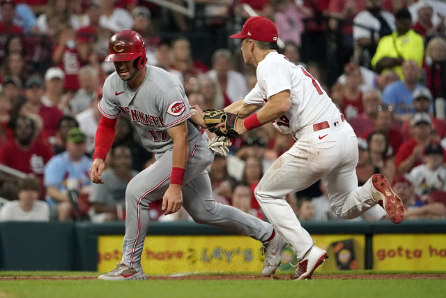 Cards reliever, rookie manager get heated on mound in win