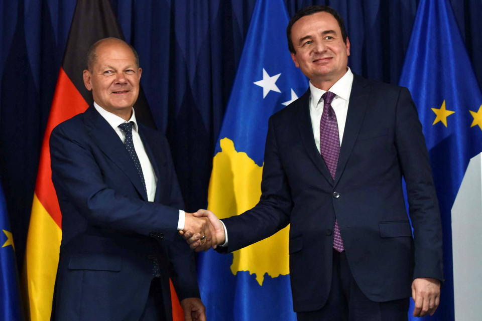 Bundeskanzler Olaf Scholz beim Treffen mit Kosovos Premierminister Albin Kurti in Pristina (Bild: REUTERS/Laura Hasani)