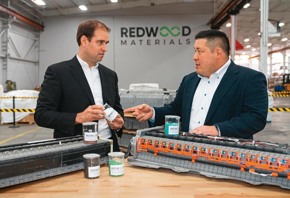 特斯拉共同創辦人史陶柏（左）創立的電池回收材料公司—紅木，已經獲福斯、豐田等大車廠深化合作。（翻攝自TOYOTA官網）