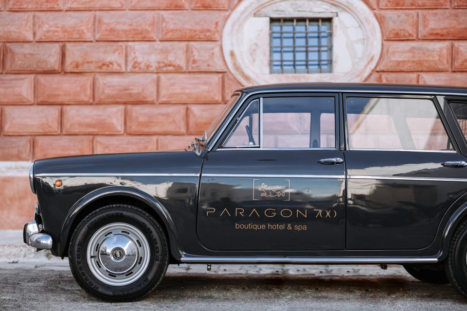 Paragon 700’s vintage car sits on the piazza directly in front of the palazzo.