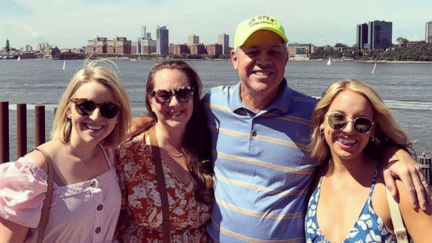 PHOTO: David Sheats, center, poses with family members, including his daughter Savannah, far right. (Courtesy Alex Sheats)