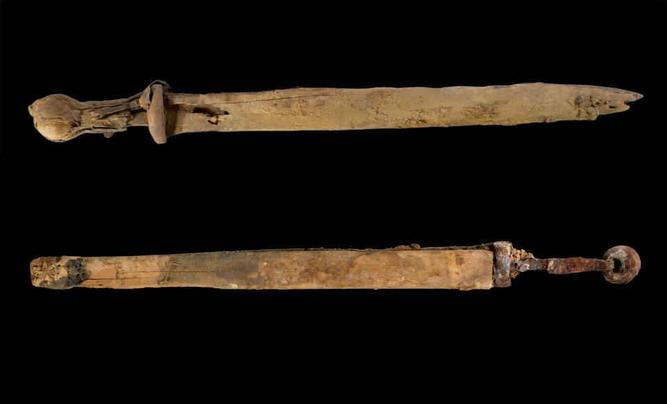 Detailed images of the swords recovered from the cave.  (Dafna Gazit / Israel Antiquities Authority)