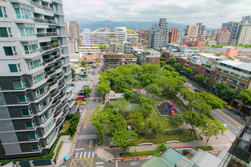 ▲永慶房屋統計台北12行政區每人享有公園綠地面積最多的前三名，依序為文山區、萬華區與北投區，房價都只要5字頭。（示意圖／永慶房屋提供）