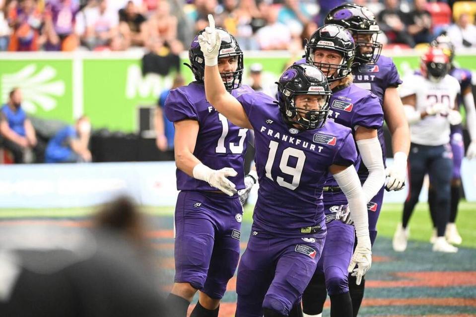 Die Frankfurt Galaxy gewinnt das erste ELF-Finale gegen die Hamburg Sea Devils.