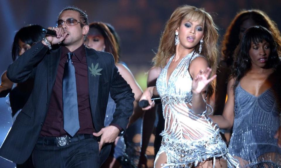 Paul performing with Beyoncé at the 2003 MTV Europe music awards in Edinburgh.