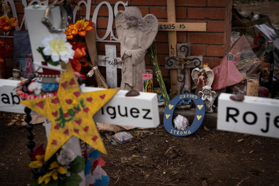 Oxford High School shooting survivors leave behind a message of support outside of Robb Elementary School, where 19 children and 2 teachers were killed during a mass shooting on May 24, 2022, in Uvalde, Texas on Sunday, Nov. 20, 2022.