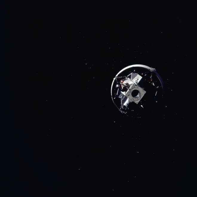 Espaçonave da missão Apollo 12, que realizou o experimento que deu origem à teoria da Lua oca (Imagem: Reprodução/NASA)