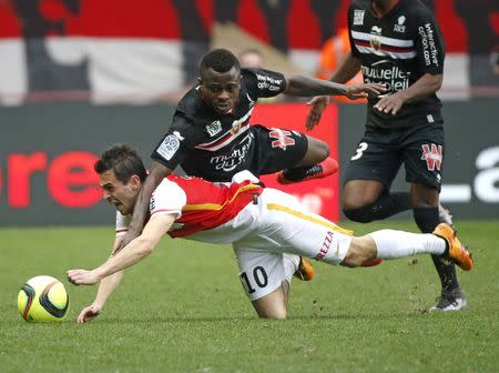 Football Soccer - Monaco v Nice - French Ligue 1 - Louis II stadium, 06/02/2016.Monaco's Bernardo Silva (L) in action with Nice's Jean Michael Seri. REUTERS/Eric Gaillard