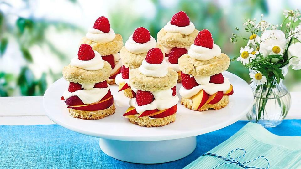 Peach ‘n’ Berry Cookie Stacks