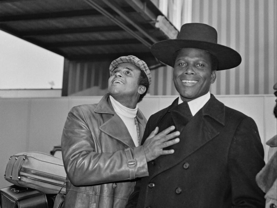 Belafonte and Sidney Poitier at Heathrow Airport in 1972 (Getty)