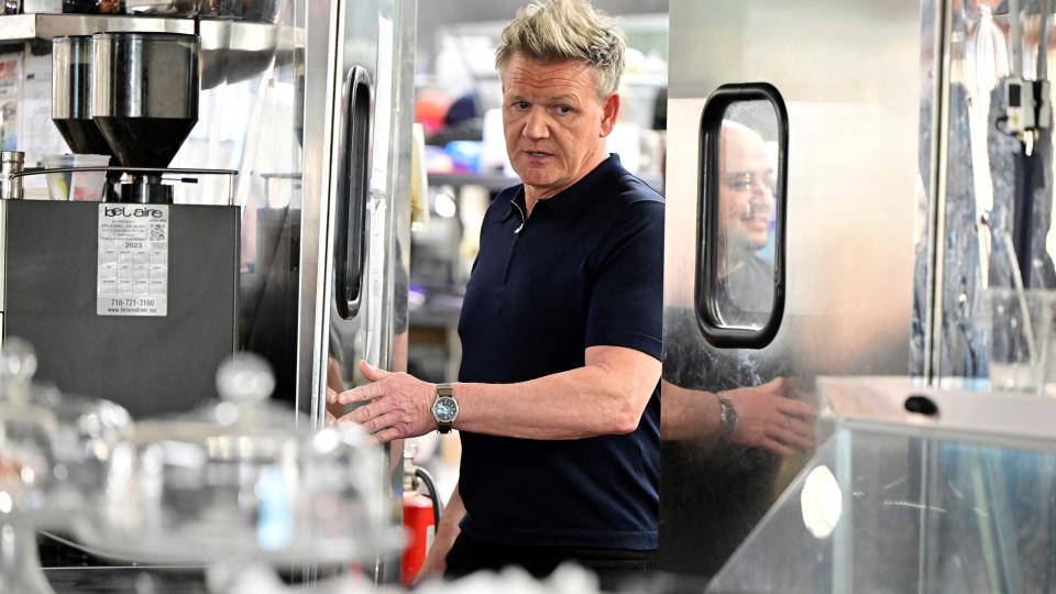 Gordon Ramsay at Bel Aire Diner in the season premiere of Kitchen Nightmares season 8