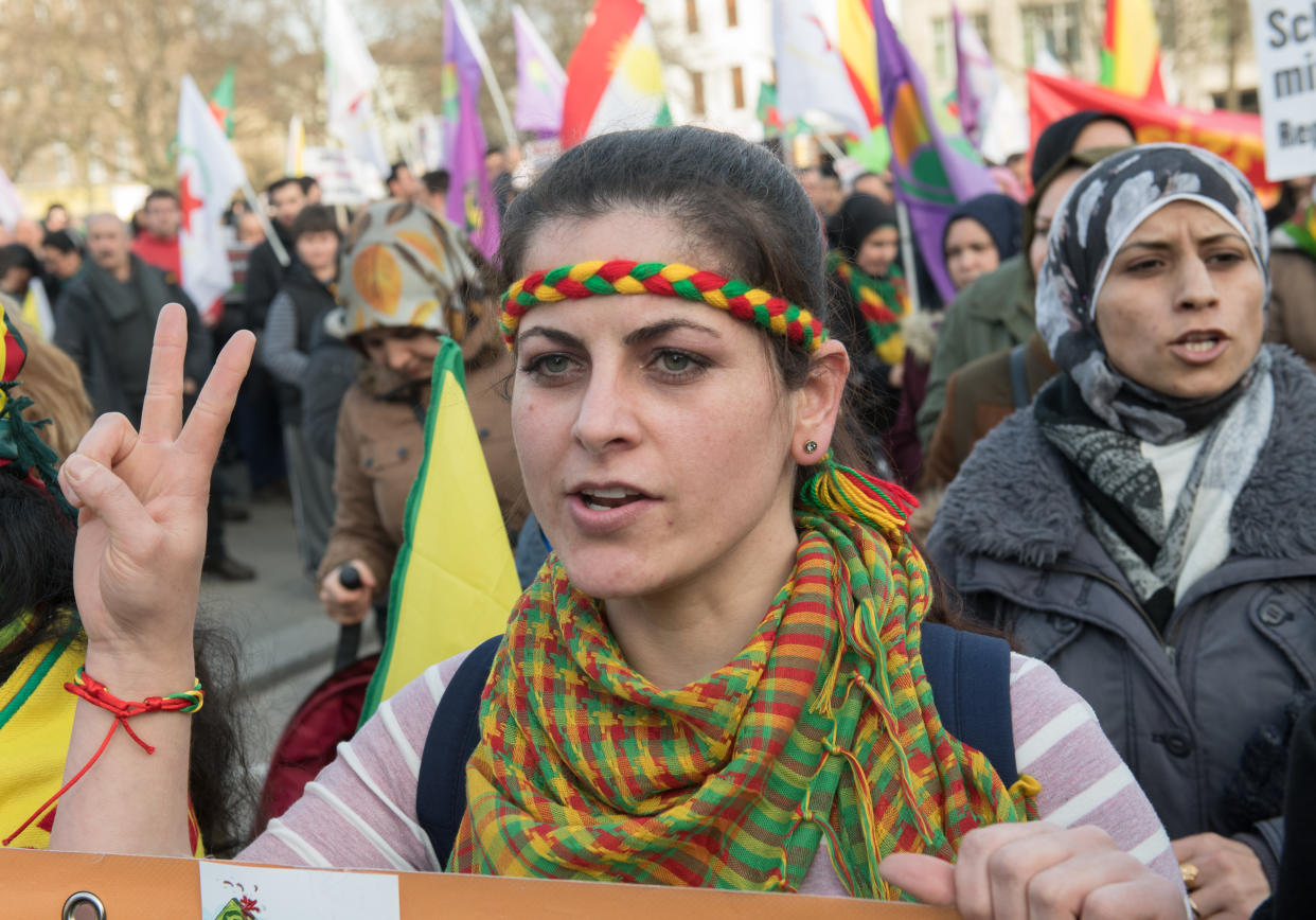 Auch in Berlin sind am Sonntag Kurden und ihre Unterstützer gegen die türkischen Angriffe auf die Straße gegangen (Bild: dpa)