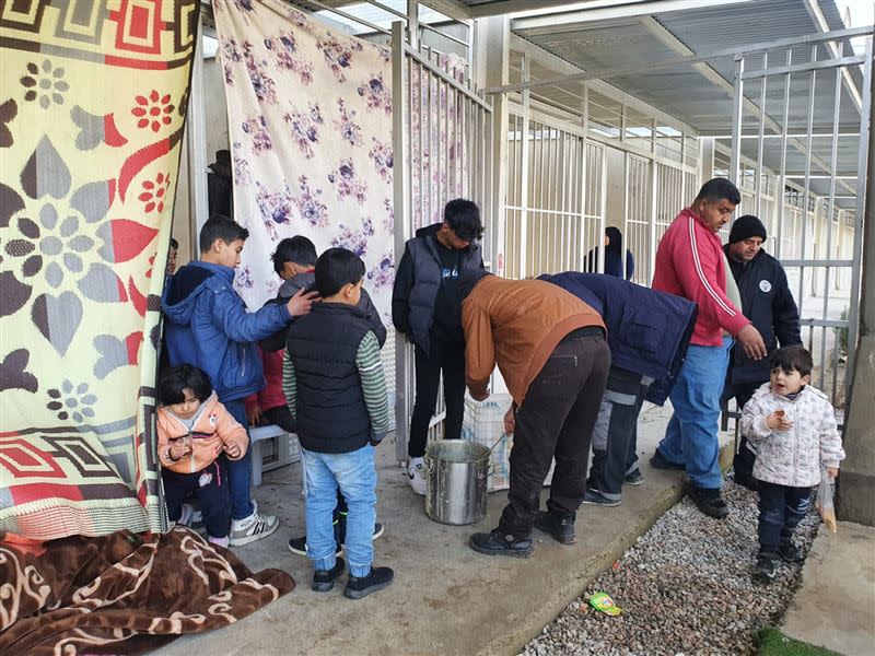 台灣中心發放食物。（圖／翻攝自台灣雷伊漢勒世界公民中心）