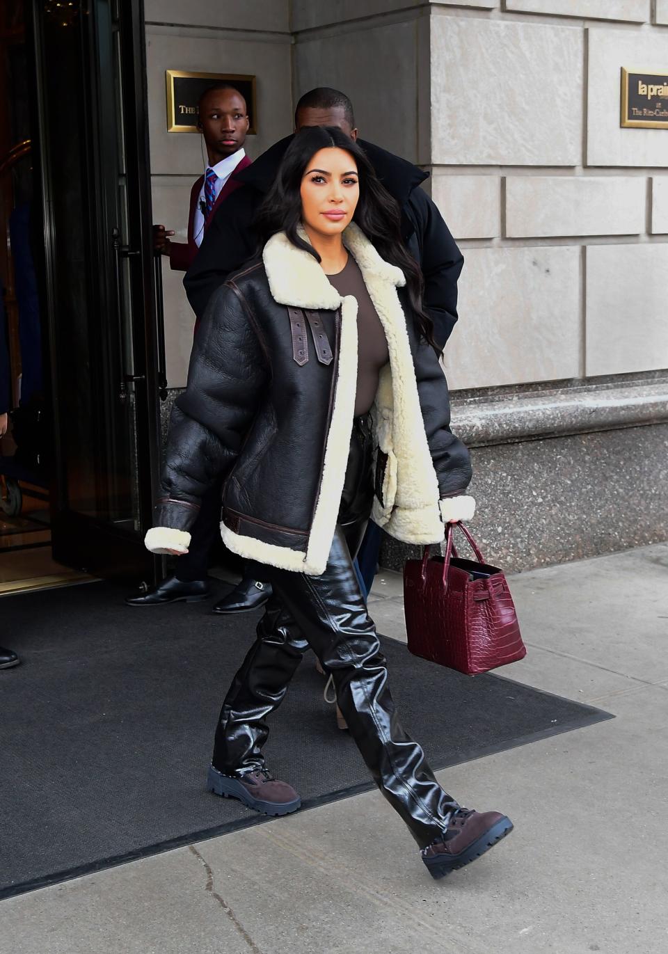 Kim Kardashian in the street with a Hermès Birkin bag