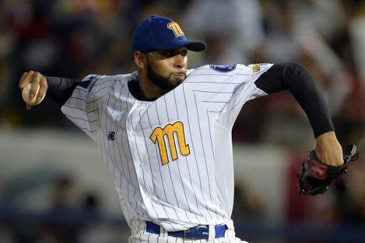 El pitcher de Navegantes de Magallanes Daryl Thompson lanza durante la semifinal de la Serie del Caribe contra los Indios de Mayagüez de Puerto Rico, el 7 de febrero de 2014 en Isla Margarita (Venezuela) (AFP | Leo Ramirez)