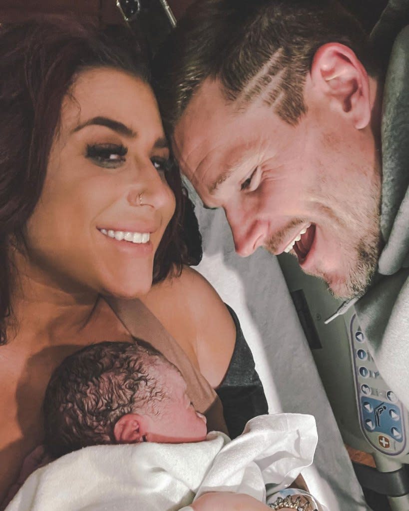Chelsea Houska Shares Hospital Selfie With Husband Cole DeBoer and Infant Daughter Walker