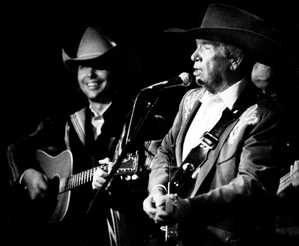 ME.0325.OWENS.3 – 1991 file photo of Dwight Yoakam (l) and Country music statesman Buck Owens perfor