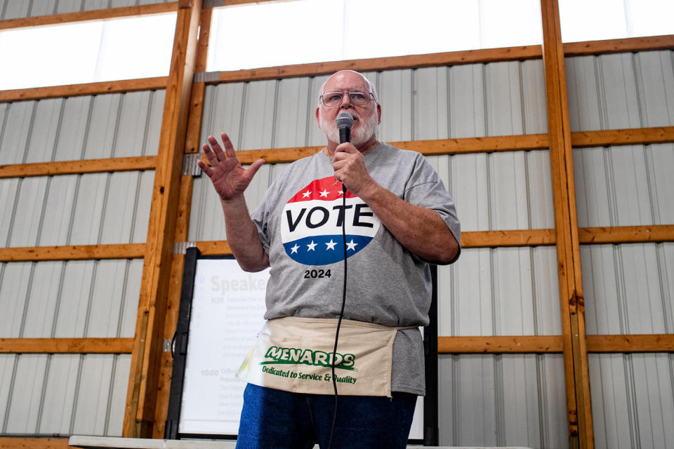 Michael Clark, a vendor at the event, speaks to attendees during the Great Lakes Emergency Preparedness Expo.  (Emily Elconin for NBC News)