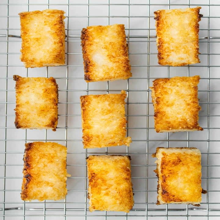 Crispy rice on a cooling rack.