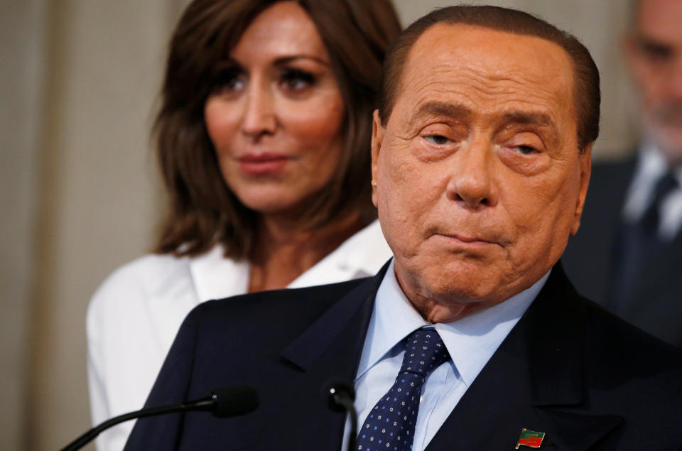 Luigi Berlusconi, padre dell'ex Presidente del Consiglio, era impiegato alla Banca Rasini della quale divenne procuratore generale; la madre, Rosa Bossi, ha lavorato come segretaria alla Pirelli, prima di diventare casalinga