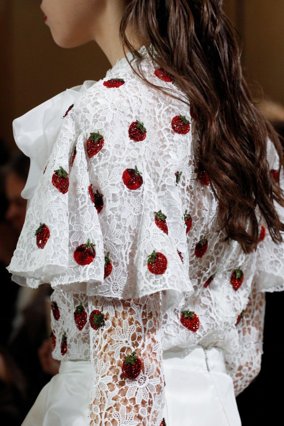 <p>A model walks the runway at Giambattista Valli’s fall 2017 show in Paris. (Photo: ImaxTree) </p>