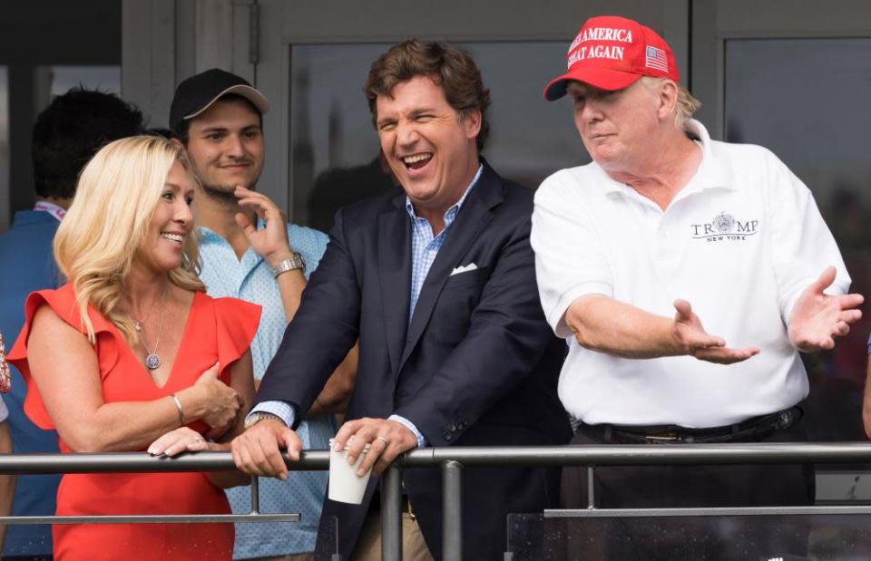 Majorie Taylor Greene, Tucker Carlson y Donald Trump