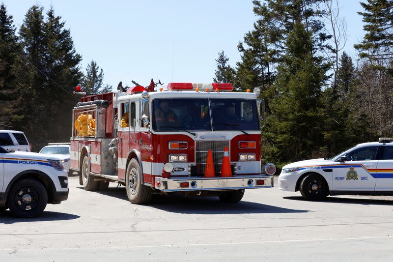 RCMP officers maintain road block after Wortman manhunt in Portapique