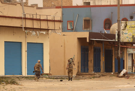 Members of the Libyan internationally recognised government forces take position during the fighting with the Eastern forces in Ain Zara, in Tripoli, Libya April 21, 2019. REUTERS/Ahmed Jadallah