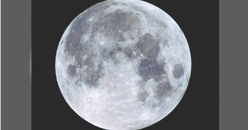 今年度共有2個「近地點」滿月，其中第2大滿月將於6月14日夜空出現，當天傍晚18時44分月出後，至15日5時24分月沒前可抬頭觀賞，第1大滿月則在7月14日夜間出現。（圖／台北市立天文館提供）